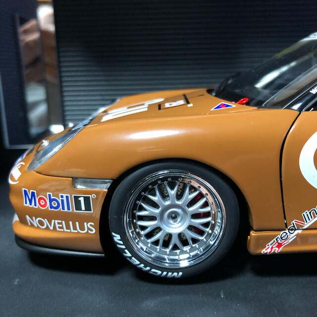 未展示品オートアート1/18 ポルシェ911GT3R アジアンカレラカップ優勝車