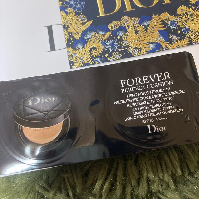 Dior(ディオール)のむち様専用　DIOR  ノートブック　ノベルティ　ファンデーション試供品付き インテリア/住まい/日用品の文房具(ノート/メモ帳/ふせん)の商品写真