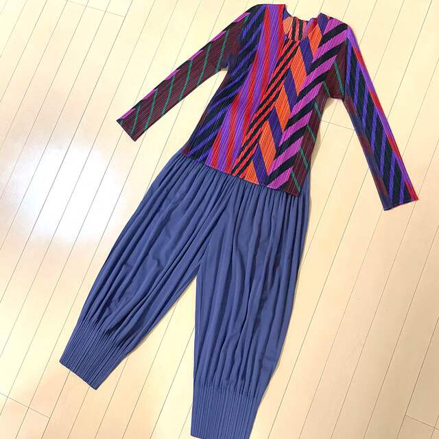 PLEATS PLEASE ISSEY MIYAKE(プリーツプリーズイッセイミヤケ)の【最終値下げ】プリーツプリーズ　サルエルパンツ　消し加工プリーツ　 レディースのパンツ(サルエルパンツ)の商品写真