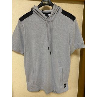 アンダーアーマー(UNDER ARMOUR)のアンダーアーマー　半袖　パーカー(Tシャツ/カットソー(半袖/袖なし))