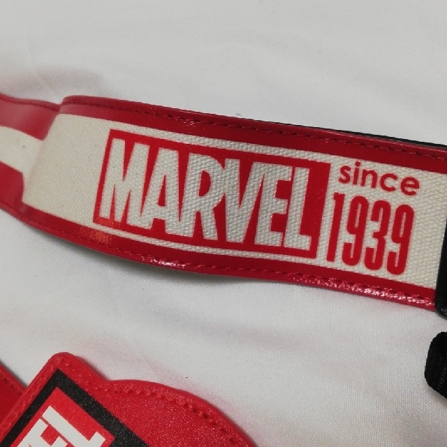 Disney(ディズニー)のMARVEL　カメラストラップ スマホ/家電/カメラのカメラ(その他)の商品写真