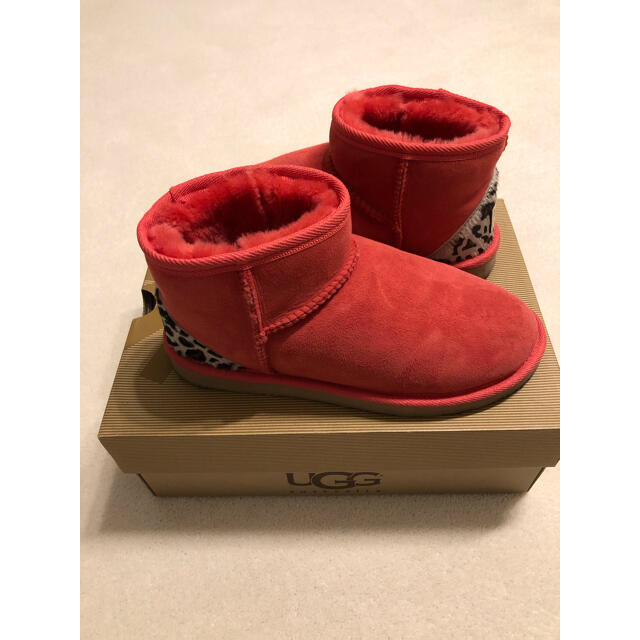 UGG(アグ)のアグ　オーダーブーツ　ムートン　レッド　赤　レオパード　美品 レディースの靴/シューズ(ブーツ)の商品写真
