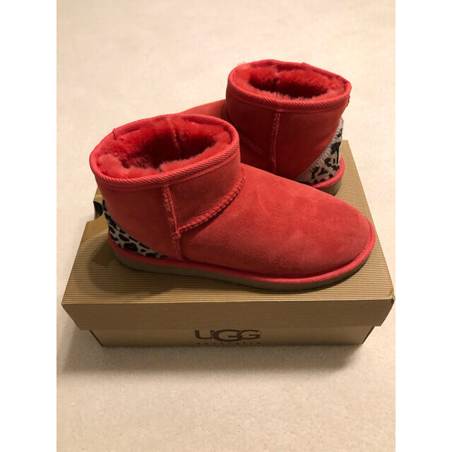 UGG(アグ)のアグ　オーダーブーツ　ムートン　レッド　赤　レオパード　美品 レディースの靴/シューズ(ブーツ)の商品写真