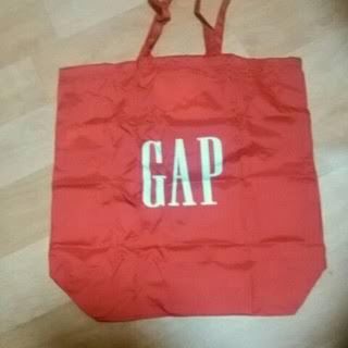 ギャップ(GAP)の新品未使用GAPエコバック折りたたみコンパクト熊柄ナイロン(エコバッグ)