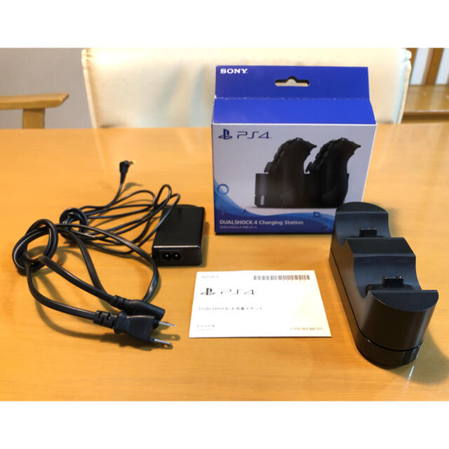 SONY - SONY 純正 DUALSHOCK4 充電スタンド CUH-ZDC1 中古美品の SONY - SONY 純正 DUALSHOCK4 充電スタンド CUH-ZDC1 中古美品の