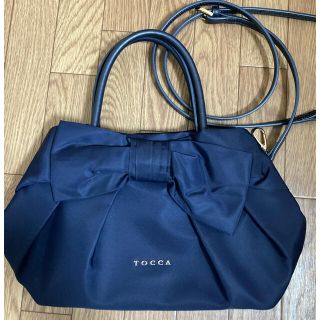 トッカ(TOCCA)の美品　TOCCA リボンショルダーバック(ショルダーバッグ)