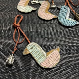 ミナペルホネン(mina perhonen)の訳あり㊻　ミナペルホネン  チャーム　ハンドメイド wood bird(チャーム)