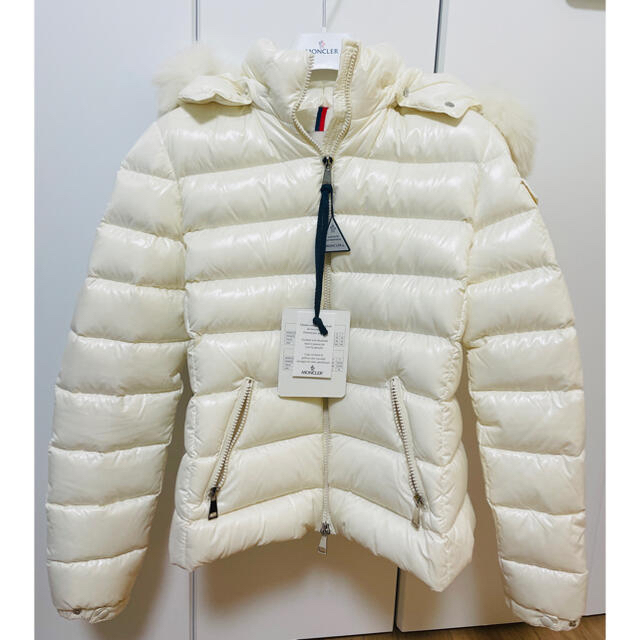 MONCLER(モンクレール)の サイズ0 MONCLER モンクレール ダウンジャケット フード付き  レディースのジャケット/アウター(ダウンコート)の商品写真