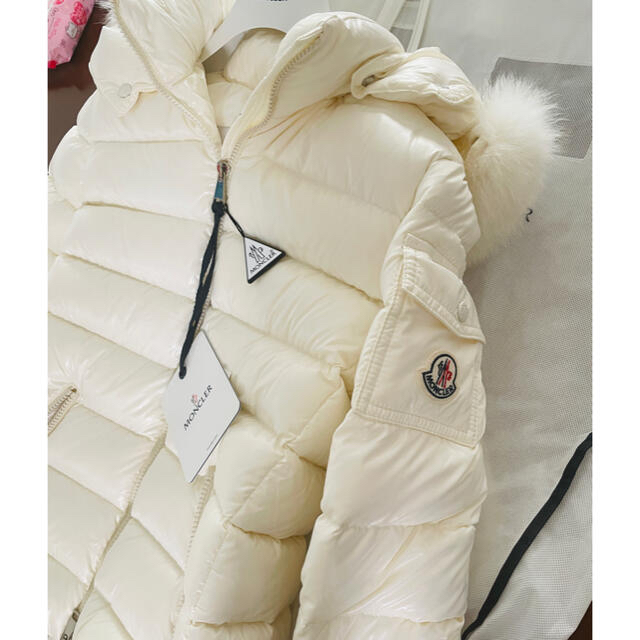 MONCLER(モンクレール)の サイズ0 MONCLER モンクレール ダウンジャケット フード付き  レディースのジャケット/アウター(ダウンコート)の商品写真