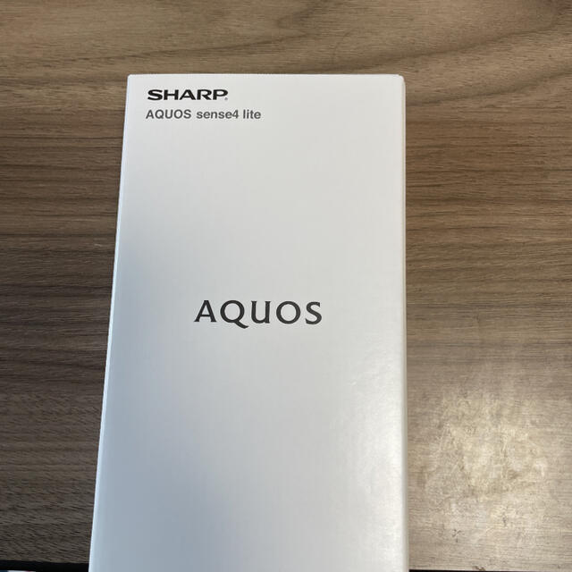 AQUOS(アクオス)のAQUOSsense4lite シルバー スマホ/家電/カメラのスマートフォン/携帯電話(スマートフォン本体)の商品写真