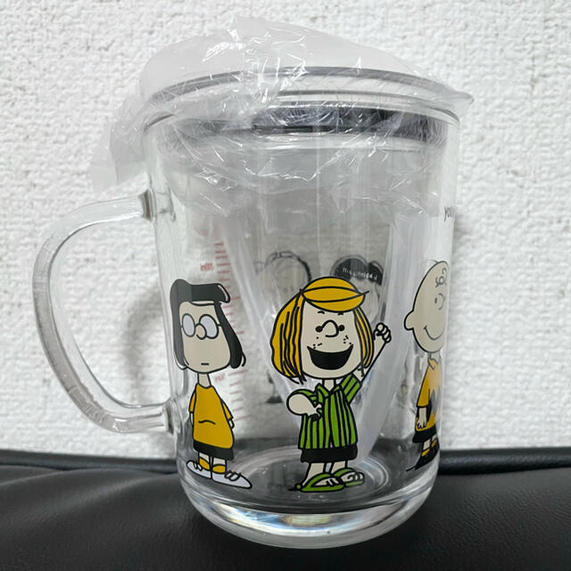 SNOOPY(スヌーピー)の新品未使用 350ml スヌーピー 蓋付きマグカップ ストロー付き コップ インテリア/住まい/日用品のキッチン/食器(食器)の商品写真