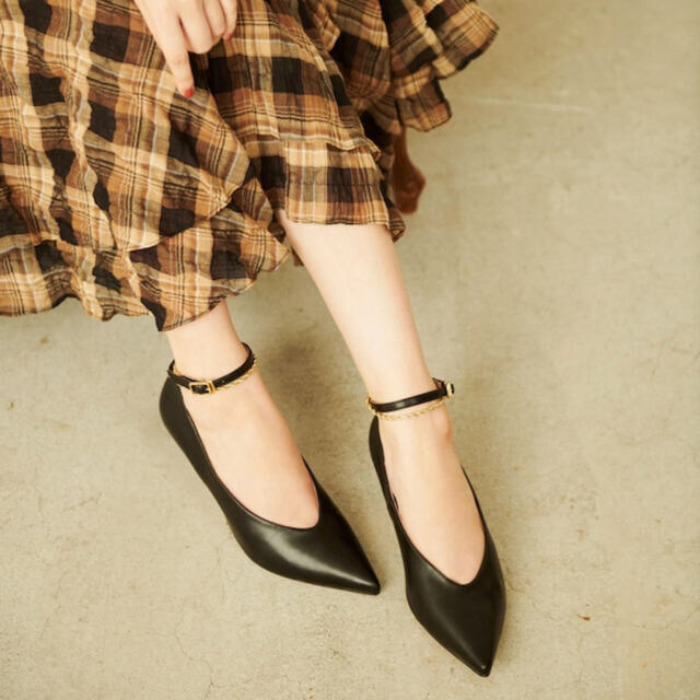 はやや様専用　Double Strap Kitten Heel Pumps レディースの靴/シューズ(ハイヒール/パンプス)の商品写真