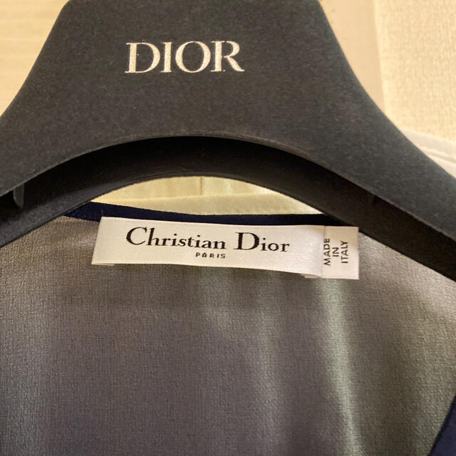 Christian Dior(クリスチャンディオール)のクリスチャンディオール     シルクシャツ　ネイビー　お値引き レディースのトップス(シャツ/ブラウス(長袖/七分))の商品写真