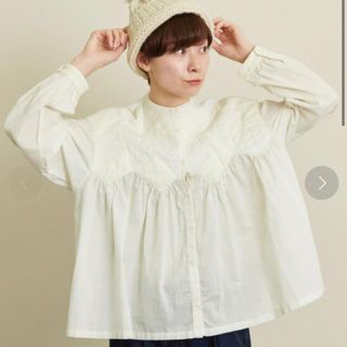 アトリエドゥサボン(l'atelier du savon)の【値下げしました】lene パッチワークキルト　ぎざぎさブラウス(シャツ/ブラウス(長袖/七分))