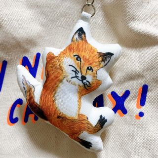 MAISON KITSUNE'(キーホルダー)のフリマアイテム一覧 MAISON KITSUNE'(キーホルダー)のフリマアイテム一覧