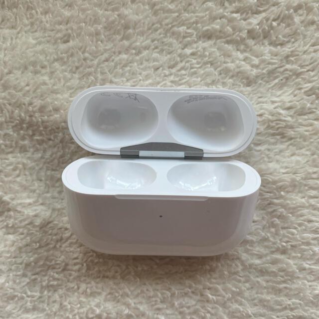 Apple(アップル)のAirPods Pro エアーポッズプロ 正規品 本物 スマホ/家電/カメラのオーディオ機器(ヘッドフォン/イヤフォン)の商品写真