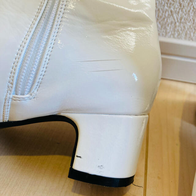 GRL(グレイル)のグレイル　ショートブーツ　ホワイト　23センチ レディースの靴/シューズ(ブーツ)の商品写真
