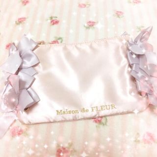 メゾンドフルール(Maison de FLEUR)の♡Maison de FLEUR♡サイドリボンポーチ♡Ｍサイズ♡ピンク♡(ポーチ)