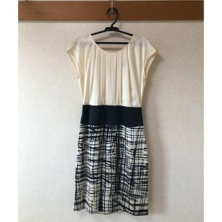 ビーシービージーマックスアズリア(BCBGMAXAZRIA)のBCBG MAXAZRIA ワンピース(ひざ丈ワンピース)