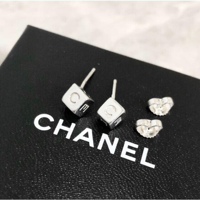 CHANEL(シャネル)のシャネル　ピアス　ミニ　シルバー　925 銀　ダイス　キューブ　サイコロ　☆ レディースのアクセサリー(ピアス)の商品写真