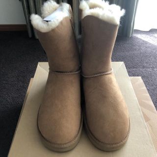 UGG - UGG アグ BAILEY BUTTON 5803w CHE 8 25cm 新品の通販 by be