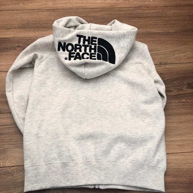 THE NORTH FACE(ザノースフェイス)の新品　ノースフェイス　パーカー　130 キッズ/ベビー/マタニティのキッズ服男の子用(90cm~)(ジャケット/上着)の商品写真