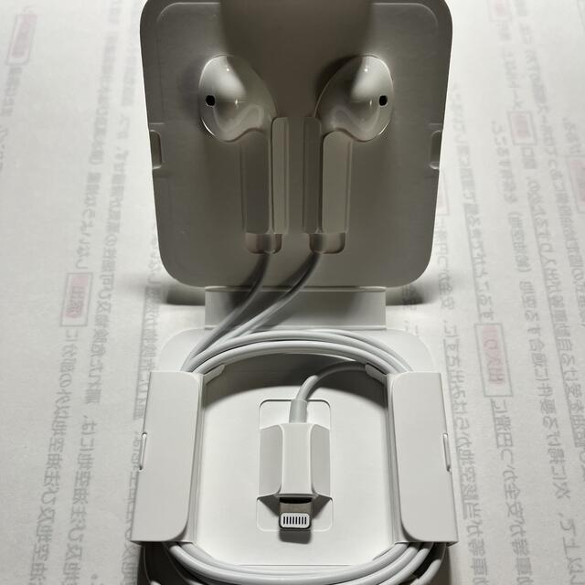 iPhone(アイフォーン)の純正イヤホンEarPods with Lightning Connector スマホ/家電/カメラのオーディオ機器(ヘッドフォン/イヤフォン)の商品写真