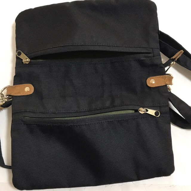 anello(アネロ)のanello アネロ　ポリキャン×ゴールド金具 パカパカミニショルダー　 レディースのバッグ(ショルダーバッグ)の商品写真
