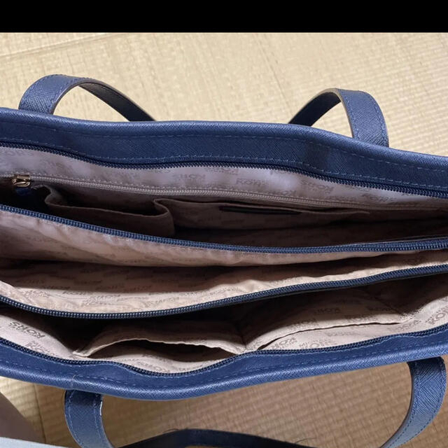 Michael Kors(マイケルコース)のMICHAEL KORSトートバッグ レディースのバッグ(ショルダーバッグ)の商品写真