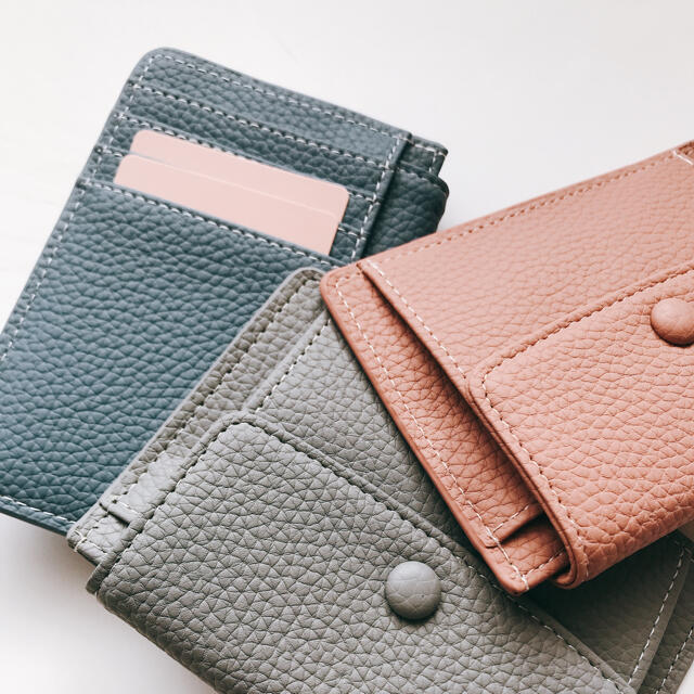 BEAUTY&YOUTH UNITED ARROWS(ビューティアンドユースユナイテッドアローズ)のミニ財布/mini wallet/ミニウォレット/くすみブルー/定期入れ レディースのファッション小物(財布)の商品写真