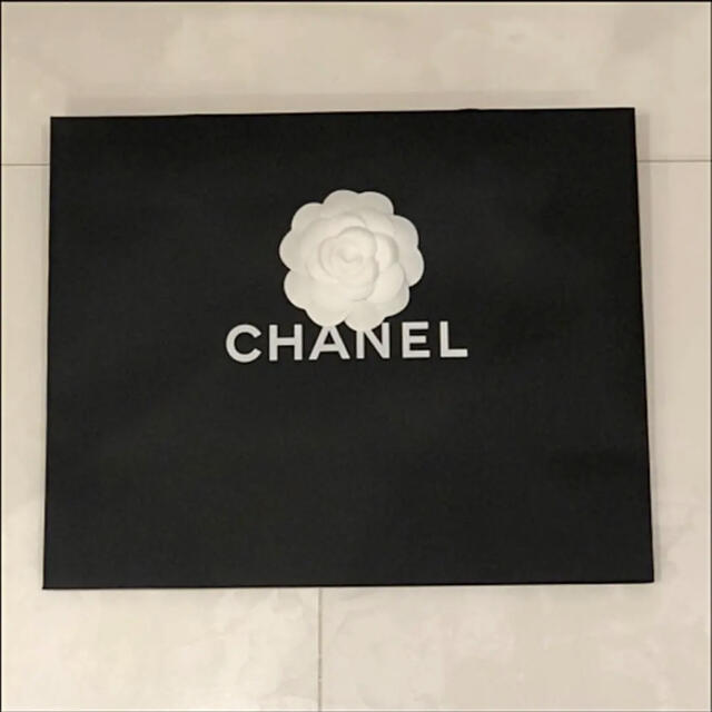 CHANEL(シャネル)のCHANEL ショッパー　手提げ　紙袋 レディースのバッグ(ショップ袋)の商品写真