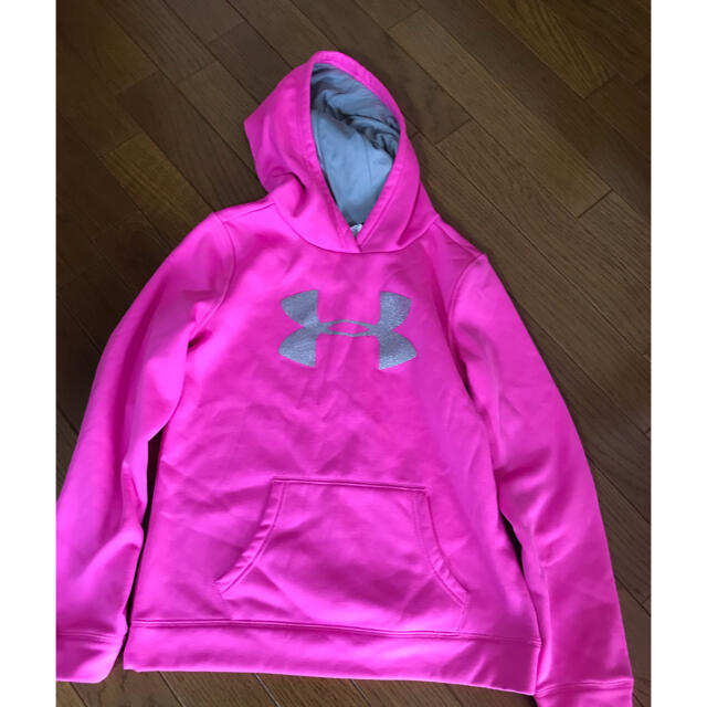 UNDER ARMOUR(アンダーアーマー)のアンダーアーマーkidsサイズL日本サイズ150 キッズ/ベビー/マタニティのキッズ服女の子用(90cm~)(Tシャツ/カットソー)の商品写真