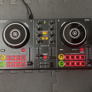 DDJ-200 別売ライトニングケーブル付き