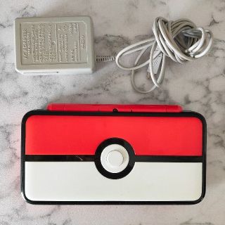 ニンテンドウ(任天堂)の2DS LL モンスターボールエディション＋ウルトラムーン、アルファサファイア(携帯用ゲーム機本体)