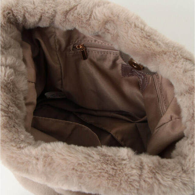 COOCO(クーコ)の新品51263 クーコ　ベージュエコファー巾着トートバック定価4950秋冬バック レディースのバッグ(トートバッグ)の商品写真
