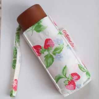 キャスキッドソン(Cath Kidston)の【お値下げ】キャス・キッドソン 折りたたみ傘 苺(傘)