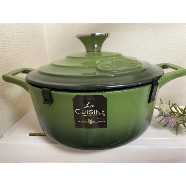 LE CREUSET(ルクルーゼ)のラ・キュイジィーヌ ラウンドキャセロール 20cm インテリア/住まい/日用品のキッチン/食器(鍋/フライパン)の商品写真