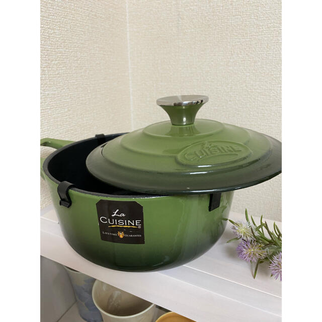 LE CREUSET(ルクルーゼ)のラ・キュイジィーヌ ラウンドキャセロール 20cm インテリア/住まい/日用品のキッチン/食器(鍋/フライパン)の商品写真