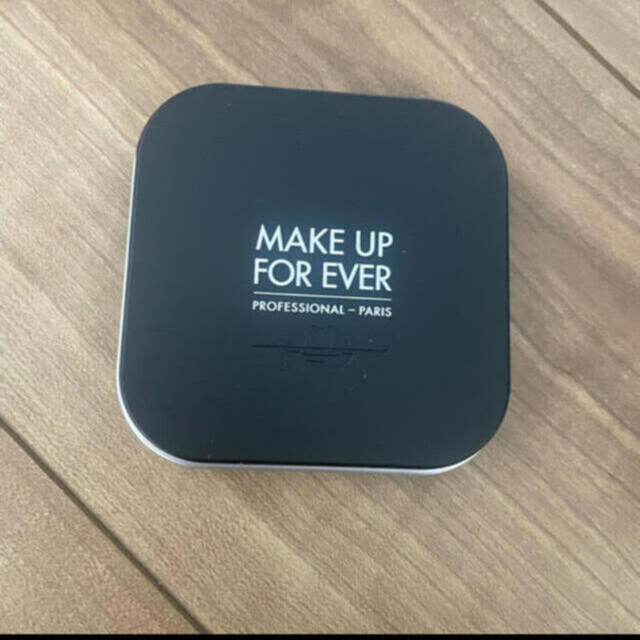 MAKE UP FOR EVER(メイクアップフォーエバー)の【新品】MAKE UP FOR EVER ウルトラHDプレストパウダー01 コスメ/美容のベースメイク/化粧品(フェイスパウダー)の商品写真