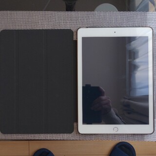 Apple - 【美品】iPad 128GB wifi+cellularゴールド 2種類ケース付の ...