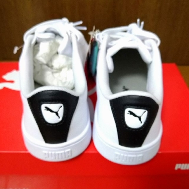 PUMA(プーマ)の新品未使用✨PUMA　ビッキー V2 キャット　白 レディースの靴/シューズ(スニーカー)の商品写真