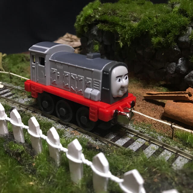 トーマス ミニカー ディーゼル 機関車 デニスの通販 by 営業中 トーマス ミニカー ディーゼル 機関車 デニスの通販 by 営業中