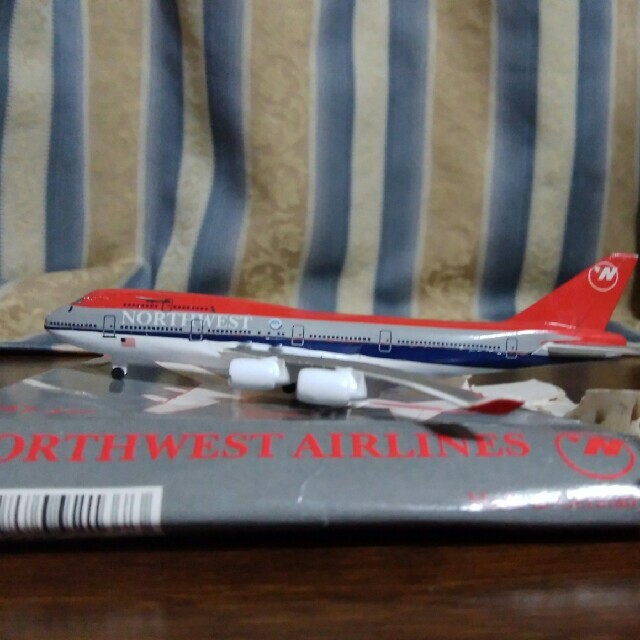 わけありschabak1/600ノースウェスト航空B747-400 エンタメ/ホビーのおもちゃ/ぬいぐるみ(模型/プラモデル)の商品写真