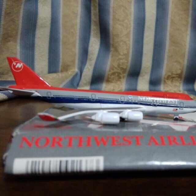 わけありschabak1/600ノースウェスト航空B747-400 エンタメ/ホビーのおもちゃ/ぬいぐるみ(模型/プラモデル)の商品写真