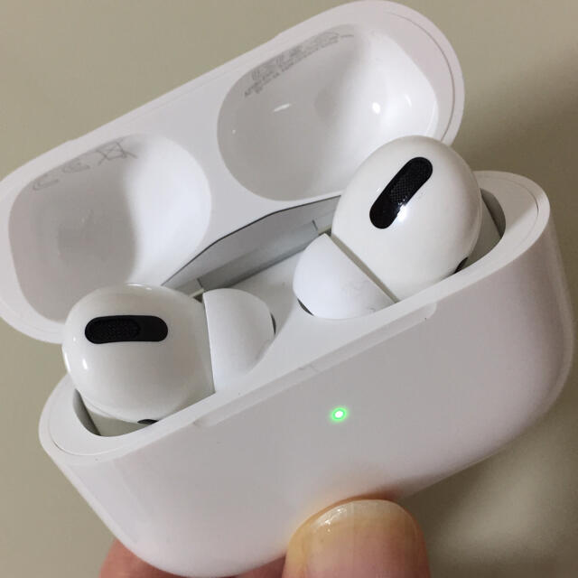 Apple(アップル)の新品 Apple アップル AirPods Pro 型番 MLWK3J/A スマホ/家電/カメラのオーディオ機器(ヘッドフォン/イヤフォン)の商品写真