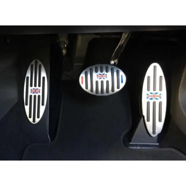 BMW(ビーエムダブリュー)のMINI BMW アルミペダル ユニオンジャック柄 AT用 工具不要 自動車/バイクの自動車(車内アクセサリ)の商品写真