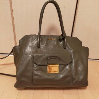 ミュウミュウ(miumiu)のミュウミュウ　バッグ(トートバッグ)