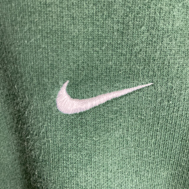 NIKE(ナイキ)のナイキ★ワンポイント刺繍ロゴ　スウェット　人気カラー　緑　Lサイズ00' メンズのトップス(スウェット)の商品写真