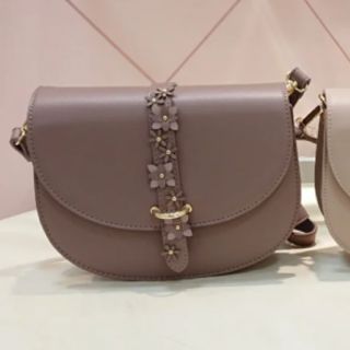 ウィルセレクション(WILLSELECTION)のWILLSELECTION フラワーラインベルトショルダーBAG モカ (ショルダーバッグ)