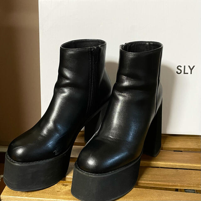 レディース(新品) SLY ショートブーツ